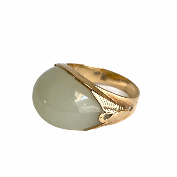 Vintage Jewelry - Vintage 14k Gold Jade Cabochon Dome Ring Swan
